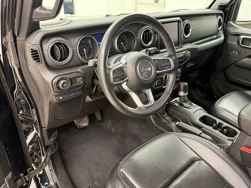 Used 2023 Jeep Wrangler Unlimited Sahara w/ Cold Weather Group AWD/4WD image 4