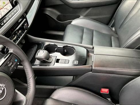 Used 2023 Nissan Rogue SL w/ SL Premium Package image 13