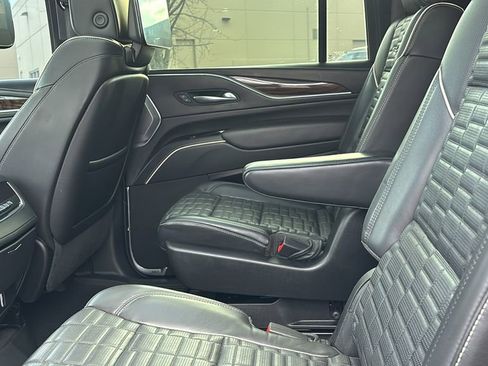 Used 2022 Cadillac Escalade ESV Sport Platinum w/ Heavy-Duty Trailer Package image 31