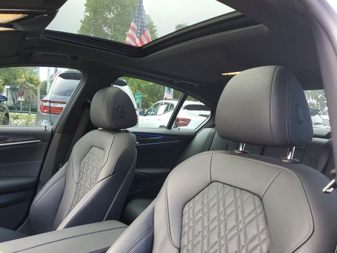 Used 2023 BMW 530i w/ Convenience Package RWD image 18