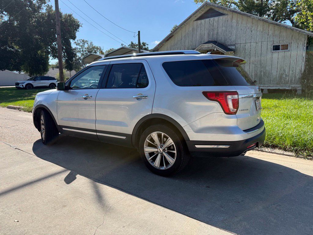 Used 2019 Ford Explorer Limited w/ Class III Trailer Tow Package FWD image 3