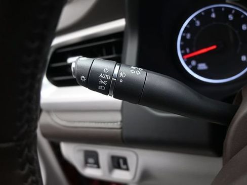 Used 2018 GMC Acadia SLT FWD image 28