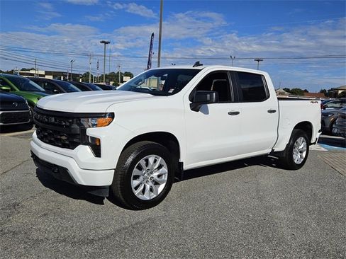 Used 2023 Chevrolet Silverado 1500 Custom image 3