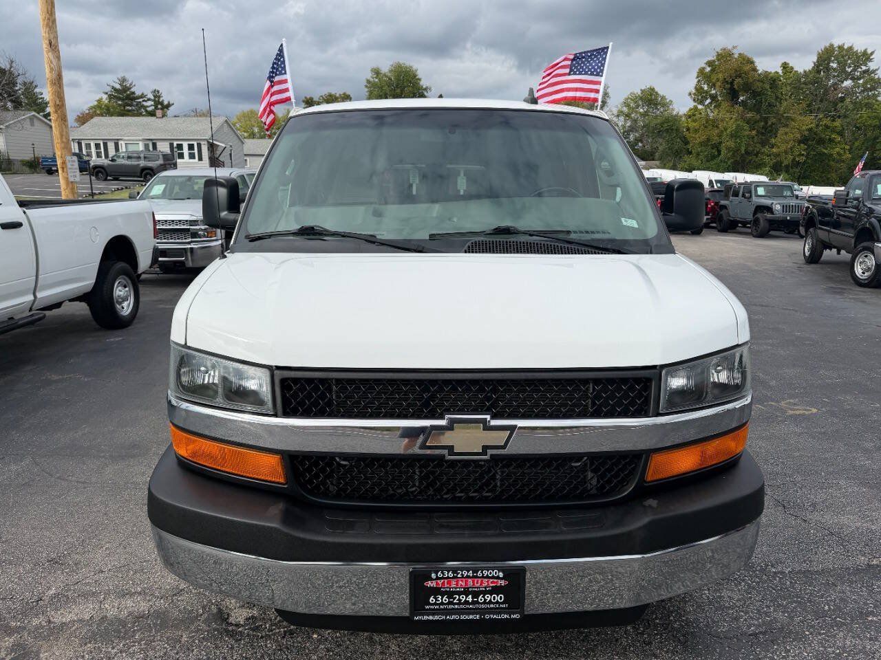 Used 2016 Chevrolet Express 3500 LT w/ LT Preferred Equipment Group RWD image 3