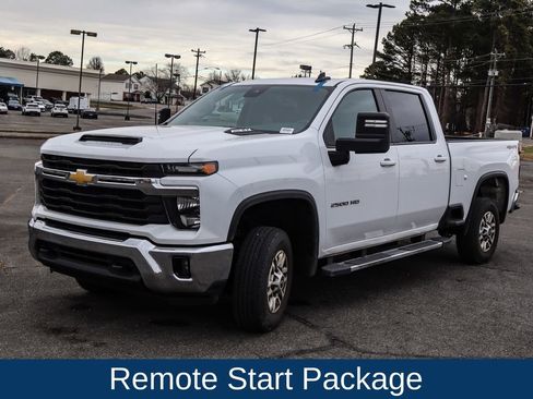 Used 2025 Chevrolet Silverado 2500 LT w/ Convenience Package image 3