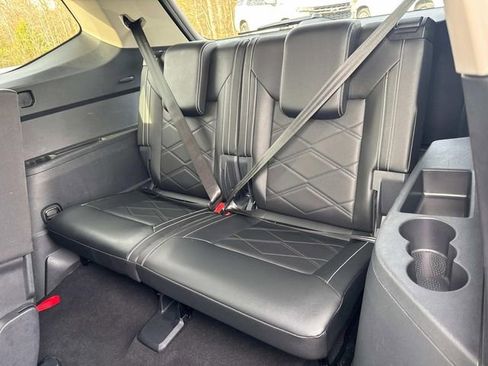 Used 2025 Volkswagen Atlas SE image 17