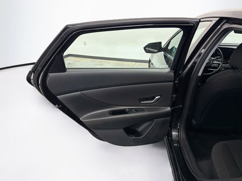 Used 2025 Hyundai Elantra SEL FWD image 26