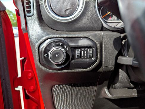 Used 2021 Jeep Wrangler Unlimited Sahara image 14