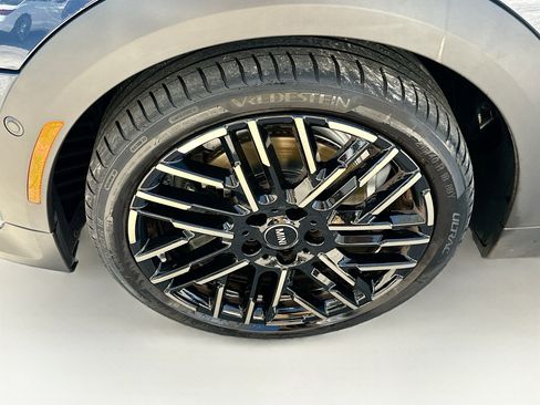 Certified 2025 MINI Cooper S image 32