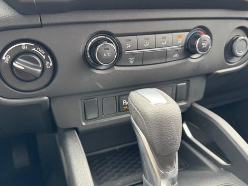 Used 2025 Nissan Frontier SV image 18