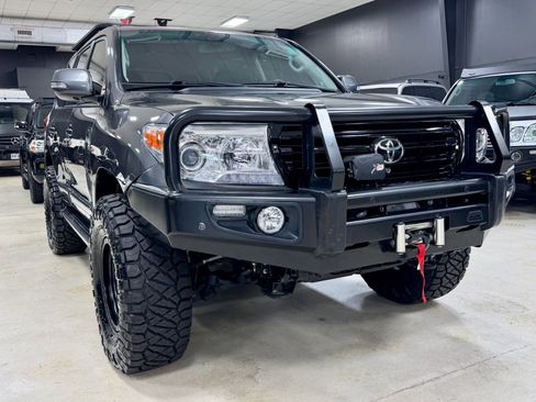 Used 2014 Toyota Land Cruiser image 6