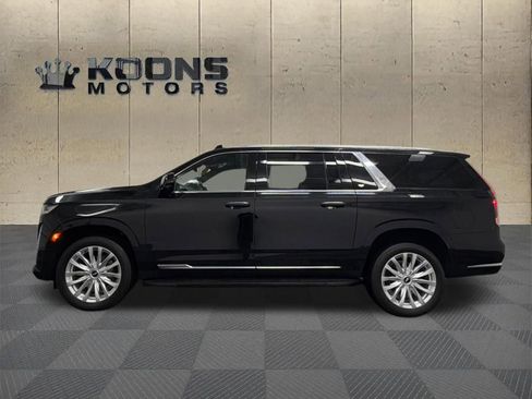 Used 2024 Cadillac Escalade ESV Luxury AWD/4WD image 4