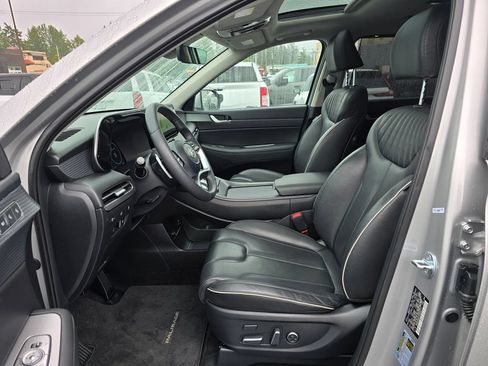 Used 2023 Hyundai Palisade Limited w/ Winter Package AWD/4WD image 19