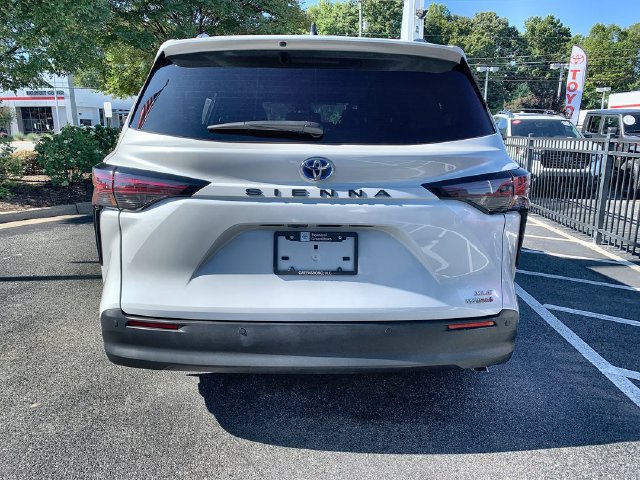 Certified 2024 Toyota Sienna XLE FWD image 7