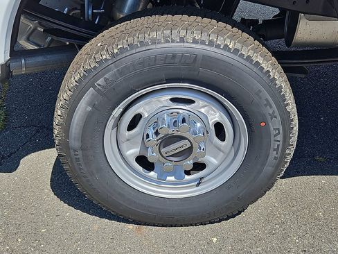 New 2026 Ford F250 XL w/ FX4 Off-Road Package AWD/4WD image 7