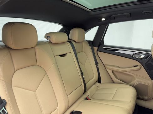 Used 2023 Porsche Macan image 47