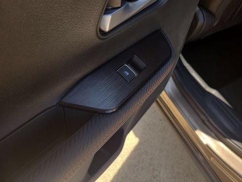 Certified 2025 Nissan Kicks SR FWD image 14