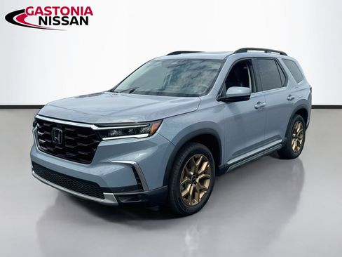 Used 2024 Honda Pilot Touring image 3