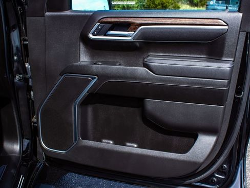 Used 2025 GMC Sierra 1500 Elevation image 13