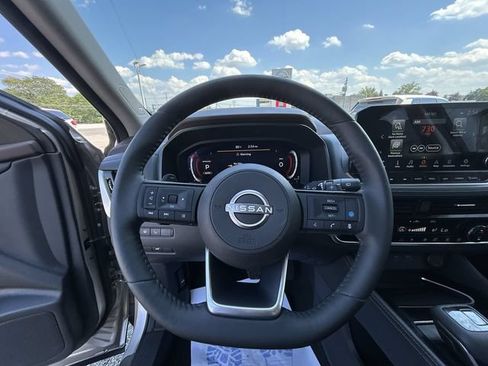 Certified 2022 Nissan Rogue Platinum w/ Head-Up Display Package AWD/4WD image 18