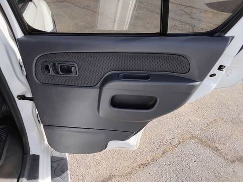 Used 2004 Nissan Xterra XE image 14