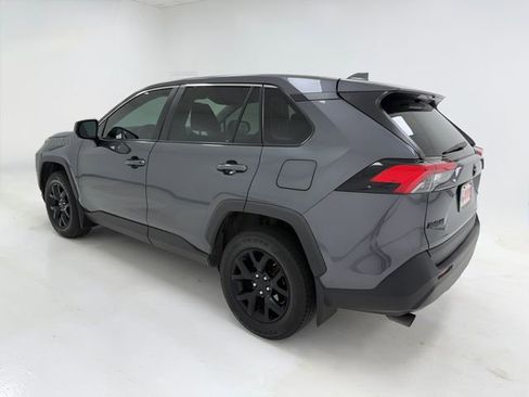 Used 2022 Toyota RAV4 LE image 17