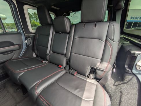 Used 2024 Jeep Wrangler Unlimited Rubicon w/ Technology Group AWD/4WD image 8