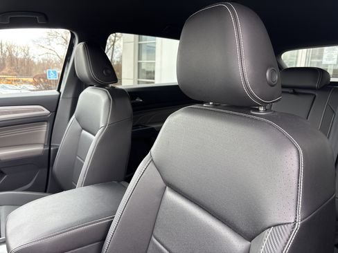 Used 2023 Volkswagen Atlas Cross Sport SE w/ Black Wheel Package image 20