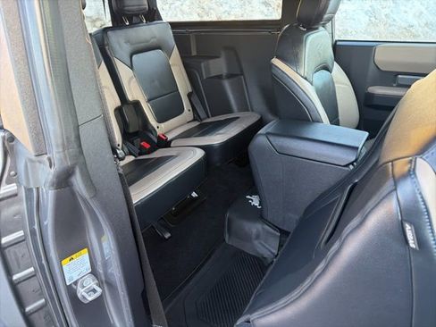 Used 2023 Ford Bronco Wildtrak image 11