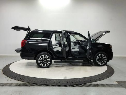 Used 2025 Ford Expedition Platinum w/ Driver's Package AWD/4WD image 17
