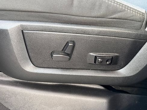 Used 2024 RAM 2500 Big Horn AWD/4WD image 19