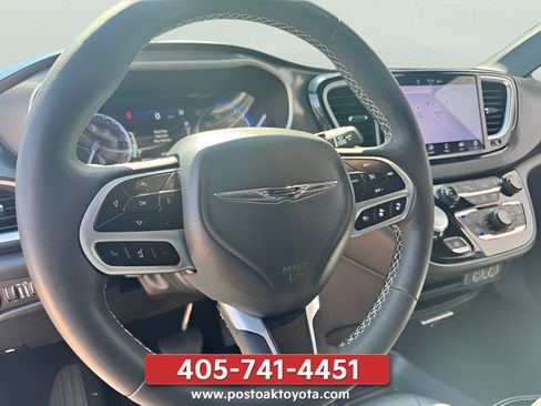 Used 2025 Chrysler Pacifica Select FWD image 20