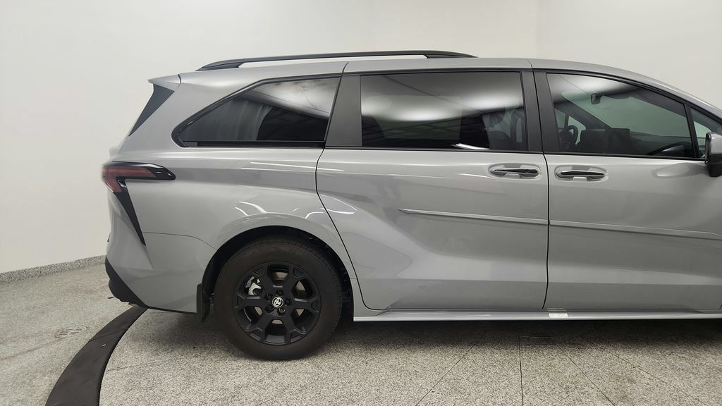Used 2026 Toyota Sienna XLE Woodland Edition AWD/4WD image 17
