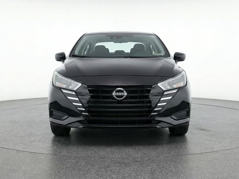 Used 2025 Nissan Versa SV image 2