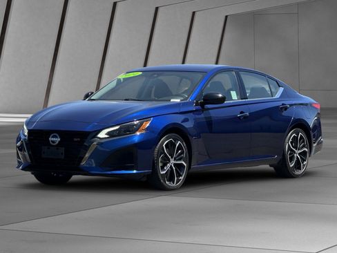 Used 2024 Nissan Altima 2.5 SR FWD image 8