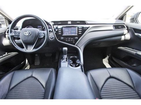 Used 2018 Toyota Camry SE w/ Convenience Package image 8