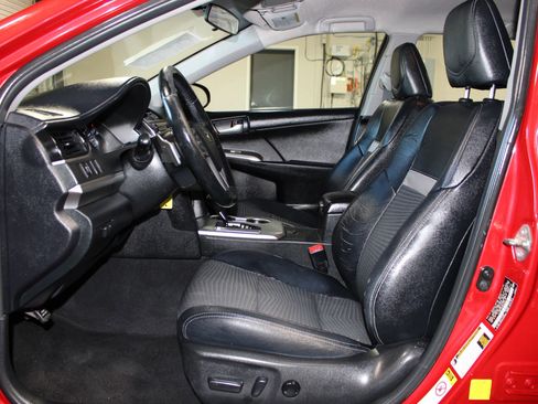 Used 2014 Toyota Camry SE FWD image 8