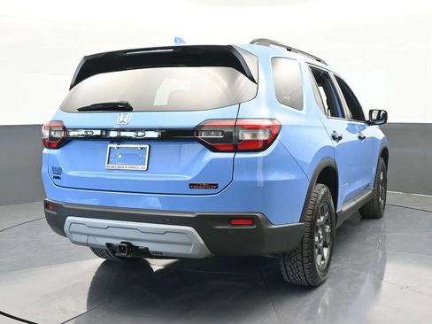 Used 2025 Honda Pilot TrailSport image 5