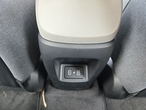 Certified 2025 Hyundai Elantra Limited FWD image 12