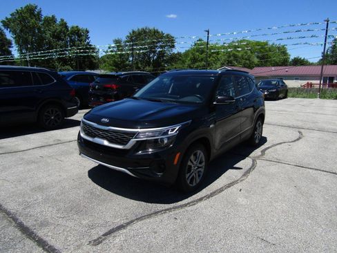 Used 2021 Kia Seltos S AWD/4WD image 3
