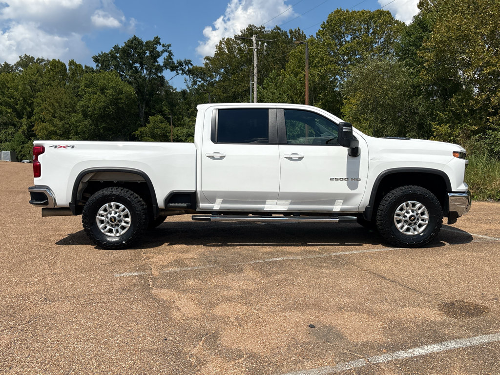 Used 2025 Chevrolet Silverado 2500 LT w/ Convenience Package AWD/4WD image 3