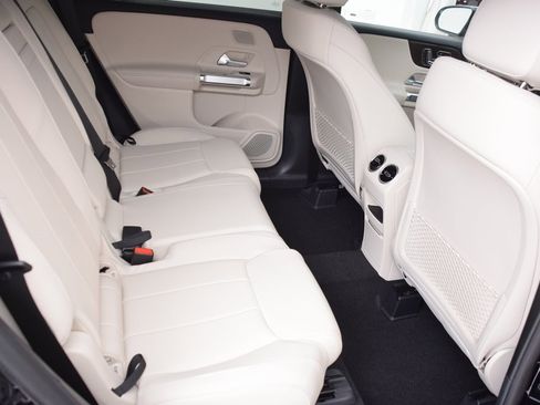 New 2025 Mercedes-Benz GLB 250 image 17