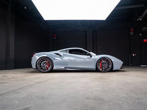 Used 2016 Ferrari 488 GTB RWD image 12