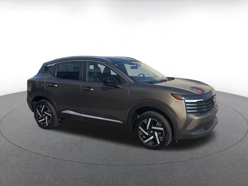 Used 2026 Nissan Kicks SV FWD image 2