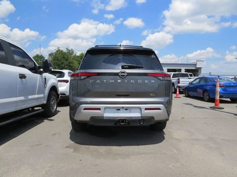 Used 2022 Nissan Pathfinder SL w/ SL Premium Package FWD image 4