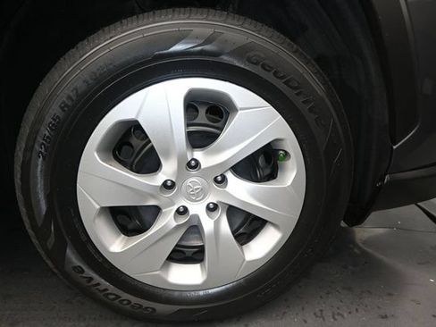 Used 2023 Toyota RAV4 LE FWD image 18