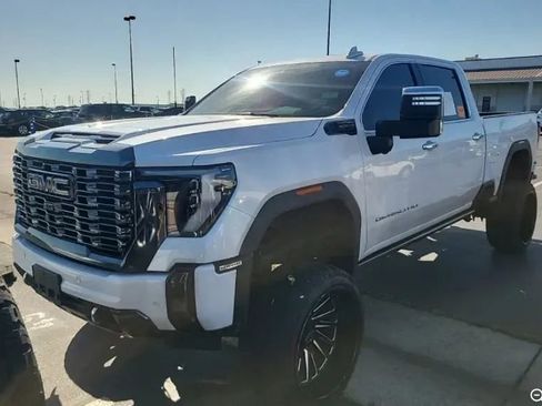 Used 2024 GMC Sierra 2500 Denali Ultimate AWD/4WD image 1