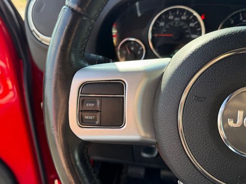 Used 2016 Jeep Wrangler Unlimited Sahara image 17