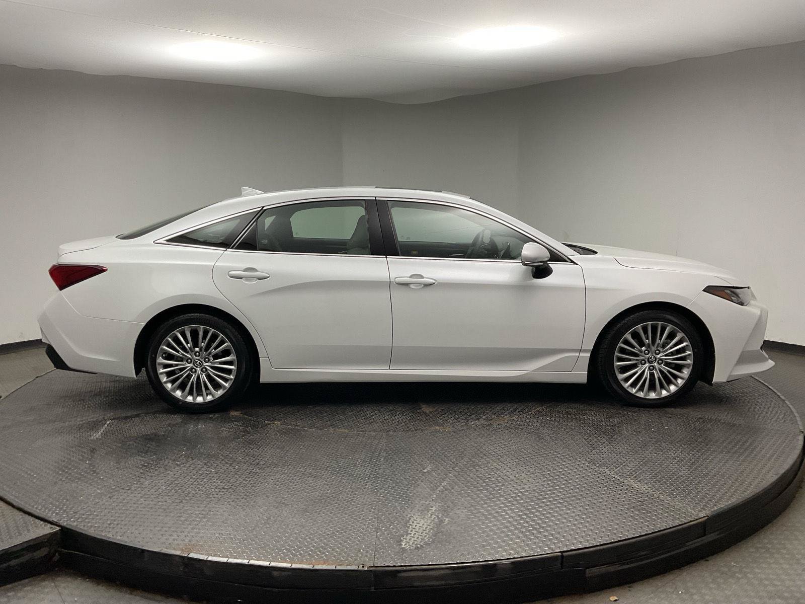 Used 2019 Toyota Avalon Limited w/ All Weather Liner Package FWD image 8