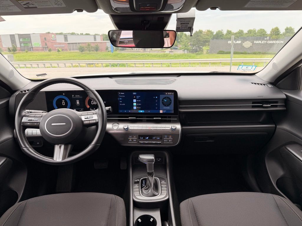 Used 2025 Hyundai Kona SEL AWD/4WD image 3